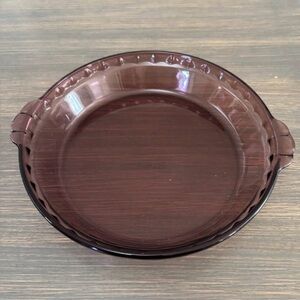 Vintage Pyrex pie dish